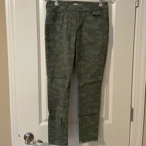 OLD NAVY CAMO PRINT JEANS SIZE 8